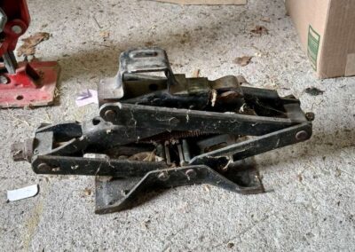 Screw jack 2, used.